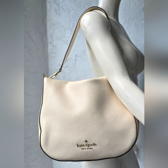 kate spade Handbags - Kate Spade Lexy Shoulder Bag Ivory